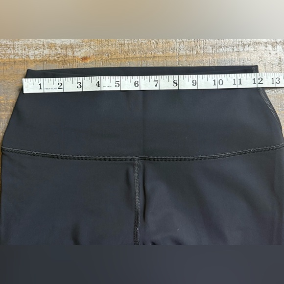 ALO Yoga Women's Ripped warrior black Leggings - Picture 5 of 12